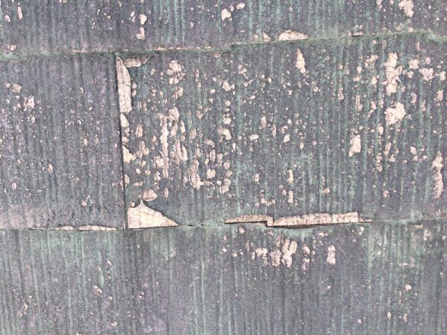 明石市の屋根調査で見つかった塗膜の剥離